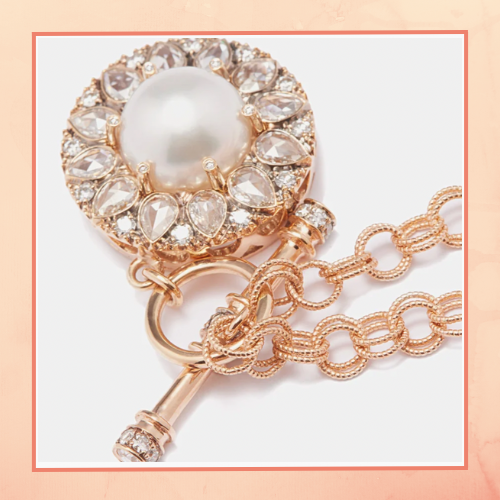 A Motif with Pearl Pendant