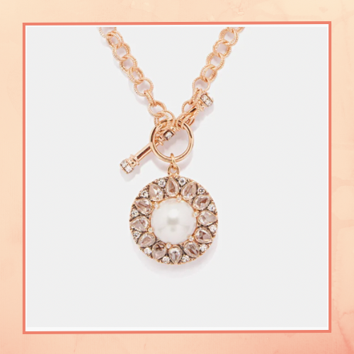 A Motif with Pearl Pendant
